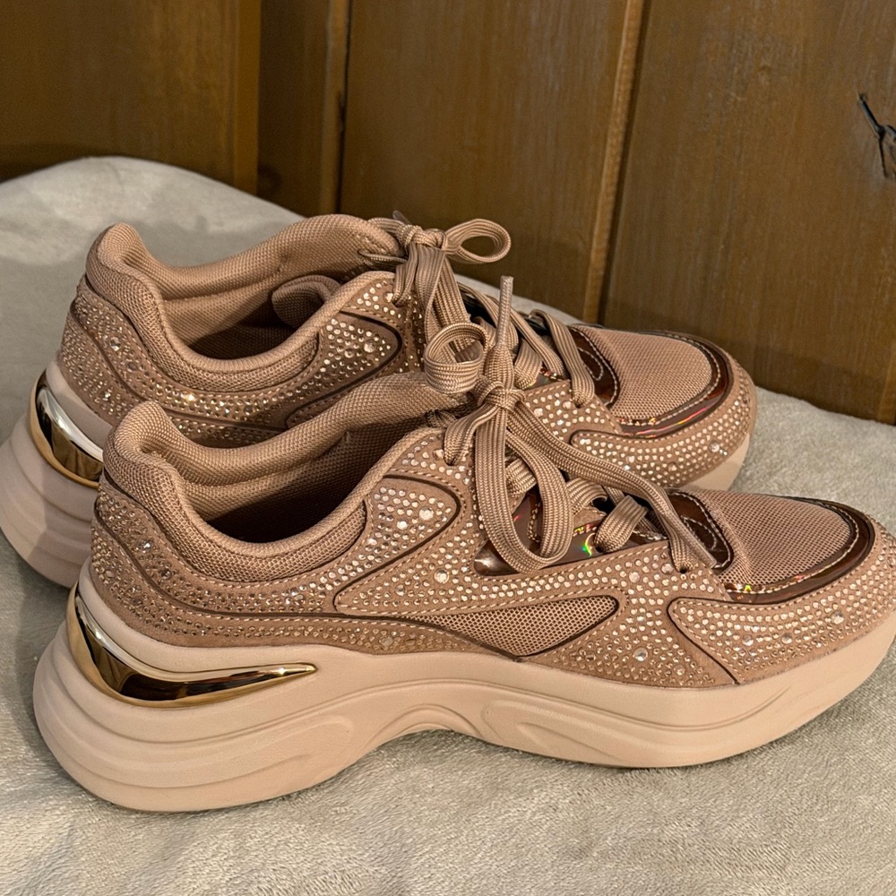 Skechers Street Rhinestone Lace-Up Sneakers  Camel  6.5 Woman’s
